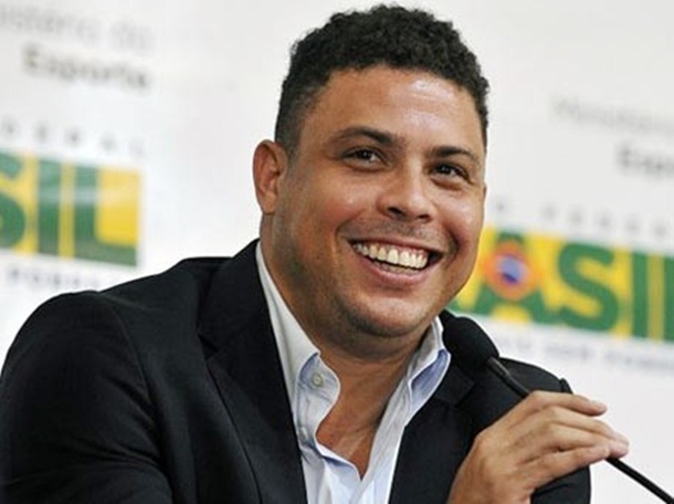 Roberio de Ogum Acerta de Novo! 2011. TV Fama. Ronaldinho para de jogar,e vai ter outra atividade. Roberio de Ogum Acerta de Novo! 2011. TV Fama. Ronaldinho para de jogar,e vai ter outra atividade.