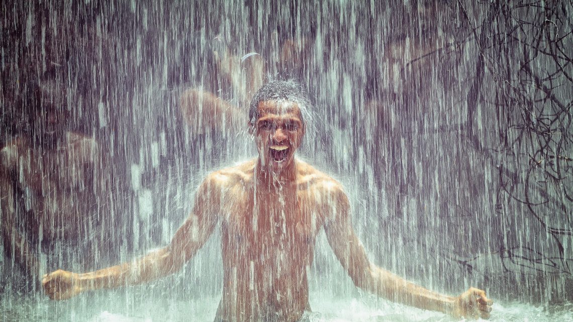 O banho da chuva, lava a alma. O banho da chuva, lava a alma.
